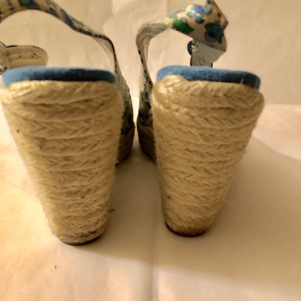 Bandolino Wedges Sandals - Picture 4 of 7